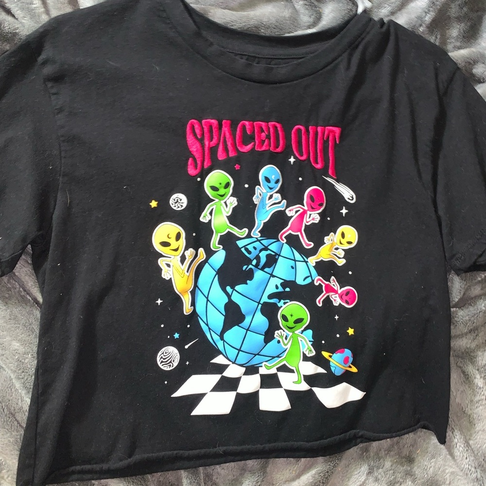 Black Alien Print Loose Teens Small Cropped T-Shirt.